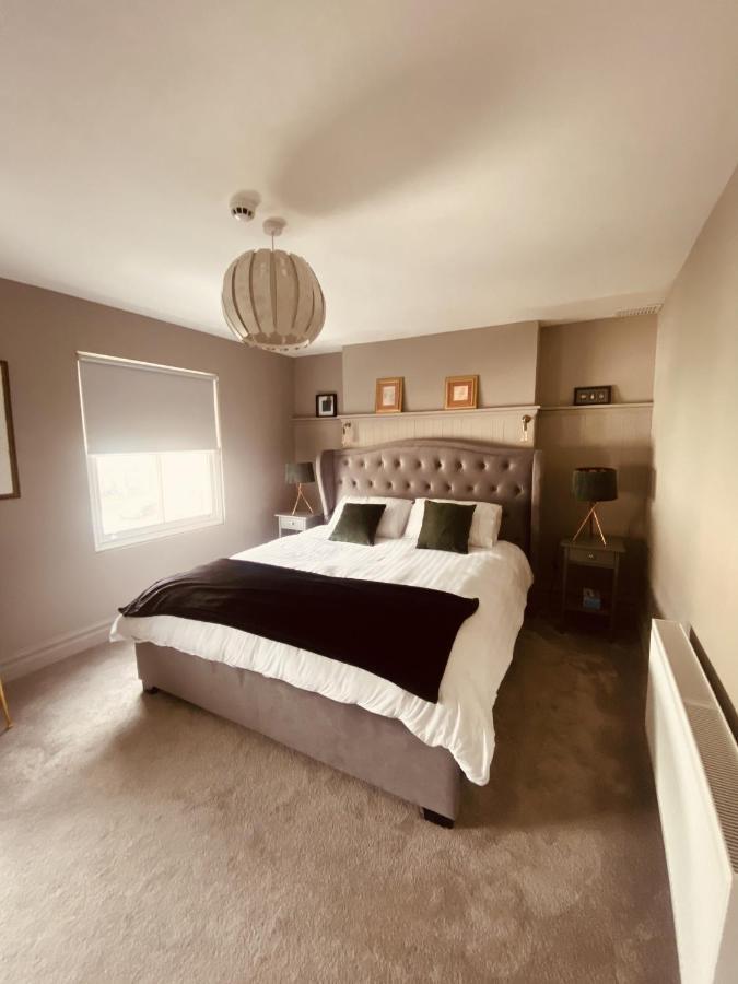 3 Bedroom Luxury Apartment Main Street Кашел Экстерьер фото