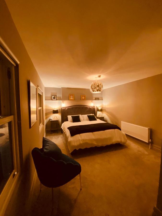 3 Bedroom Luxury Apartment Main Street Кашел Экстерьер фото