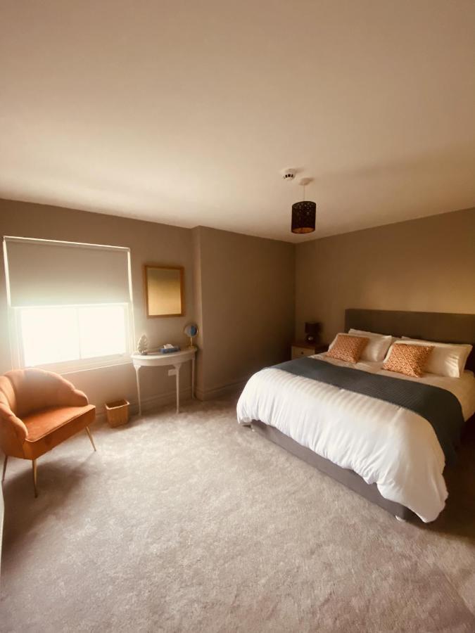 3 Bedroom Luxury Apartment Main Street Кашел Экстерьер фото