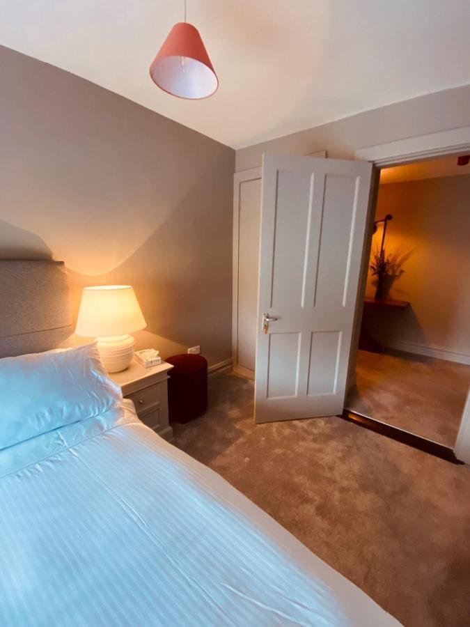 3 Bedroom Luxury Apartment Main Street Кашел Экстерьер фото