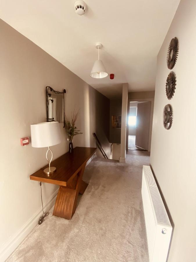 3 Bedroom Luxury Apartment Main Street Кашел Экстерьер фото