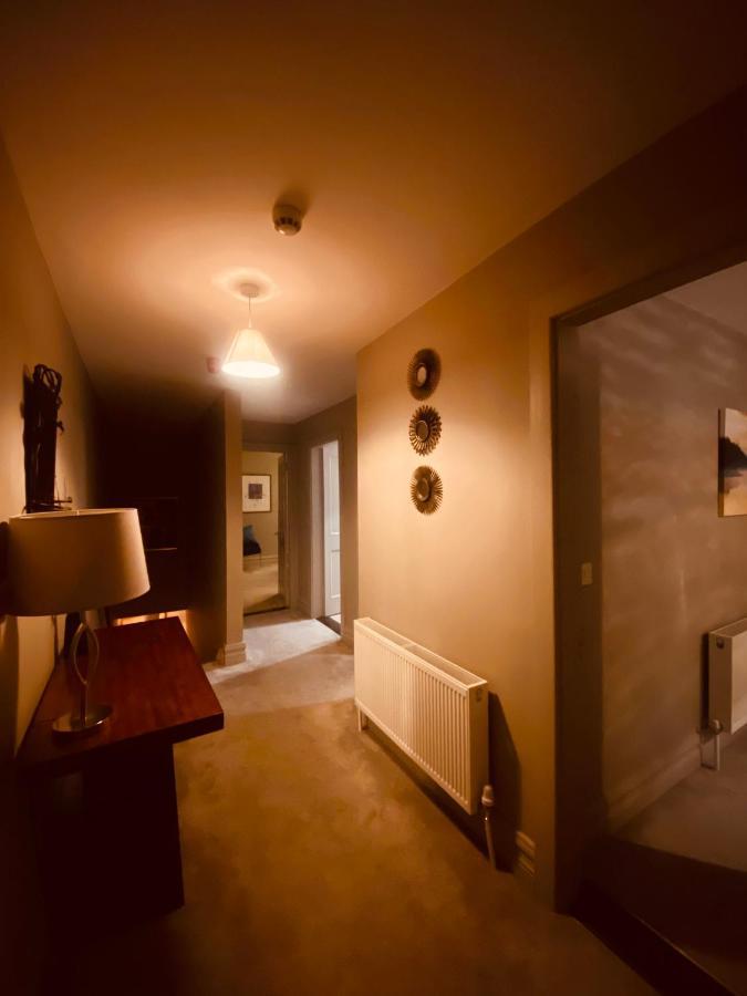 3 Bedroom Luxury Apartment Main Street Кашел Экстерьер фото