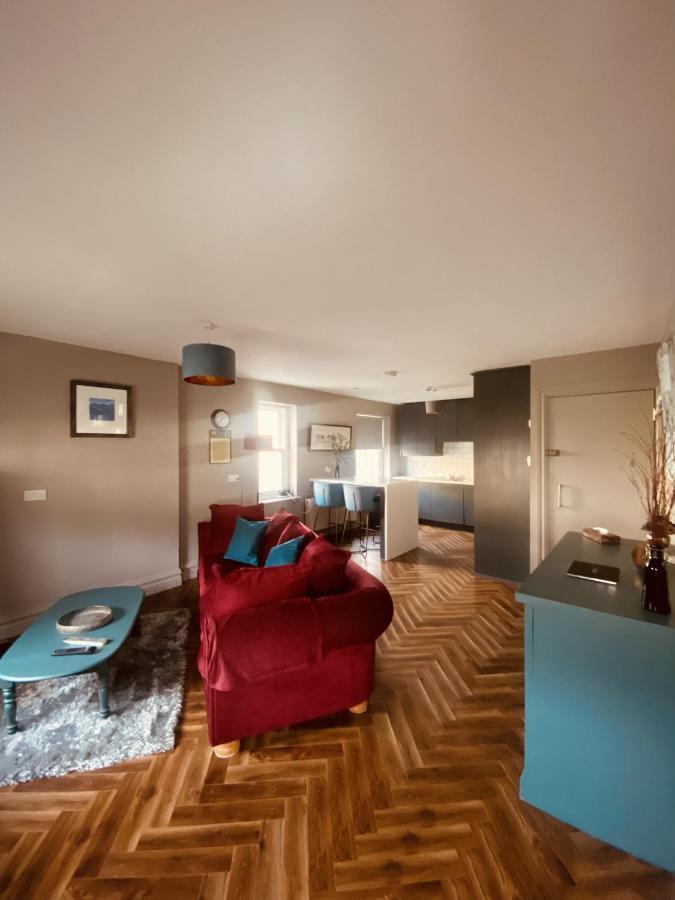 3 Bedroom Luxury Apartment Main Street Кашел Экстерьер фото