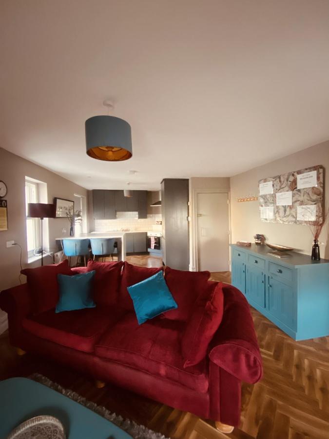 3 Bedroom Luxury Apartment Main Street Кашел Экстерьер фото