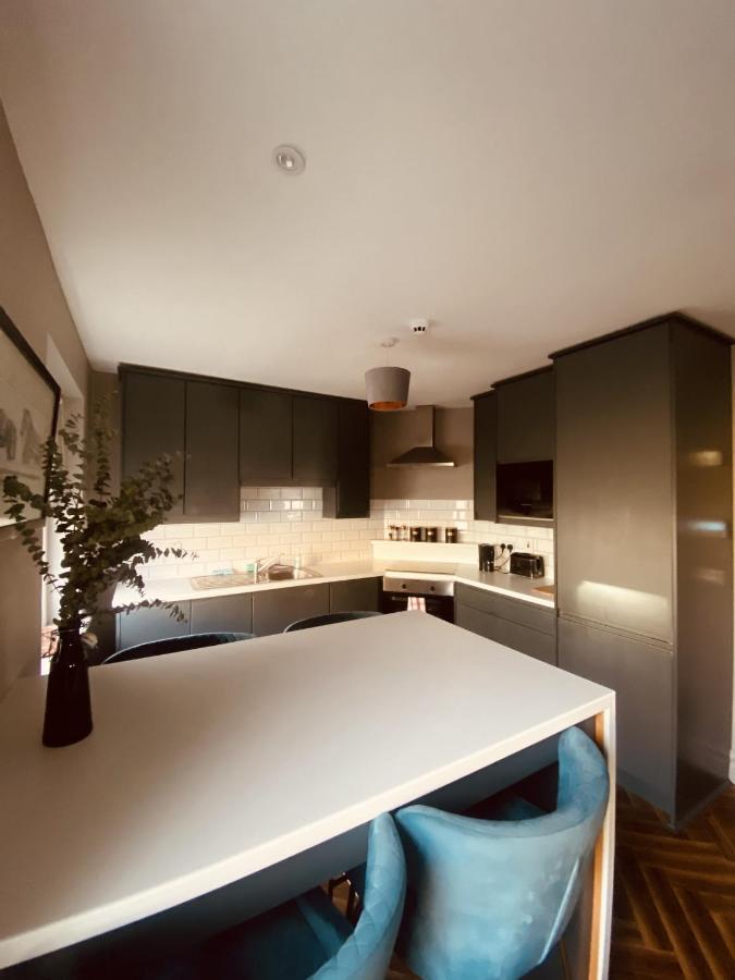 3 Bedroom Luxury Apartment Main Street Кашел Экстерьер фото