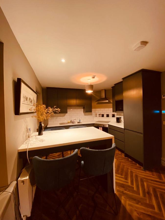 3 Bedroom Luxury Apartment Main Street Кашел Экстерьер фото