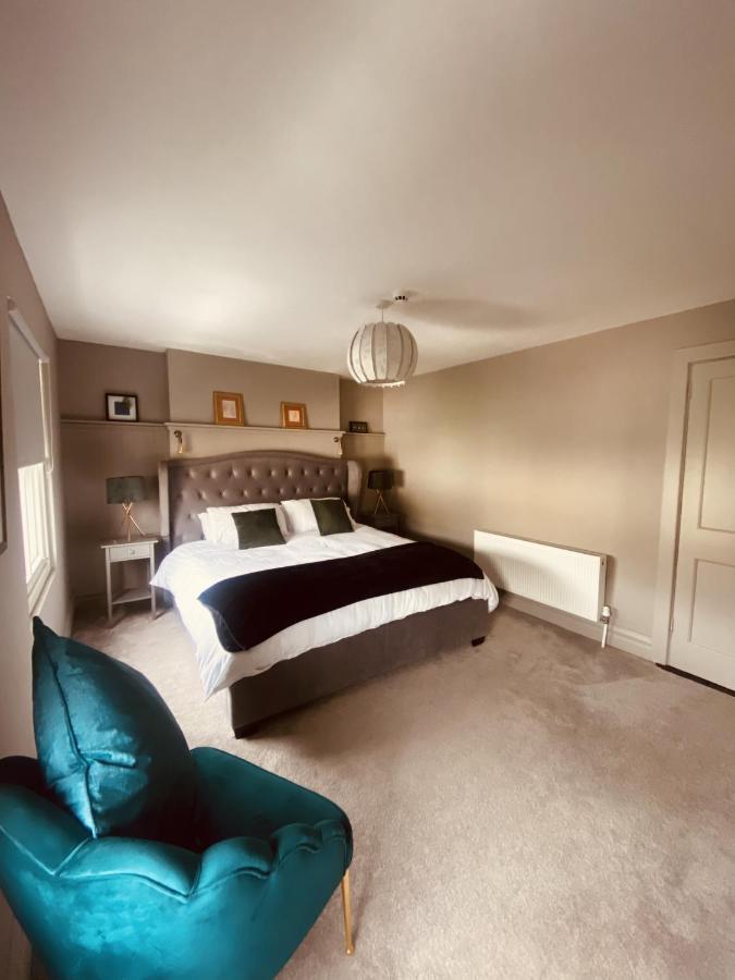 3 Bedroom Luxury Apartment Main Street Кашел Экстерьер фото