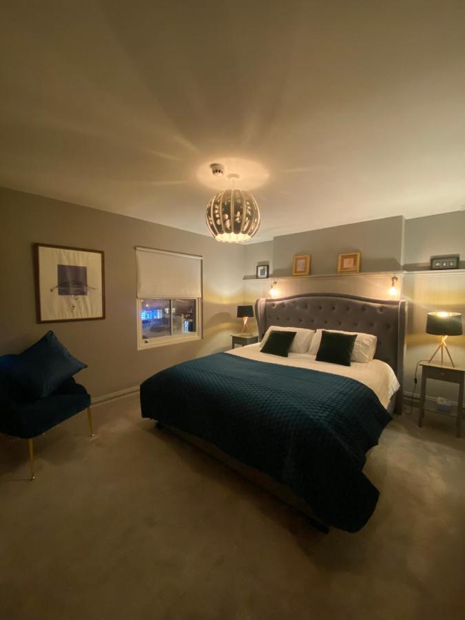3 Bedroom Luxury Apartment Main Street Кашел Экстерьер фото